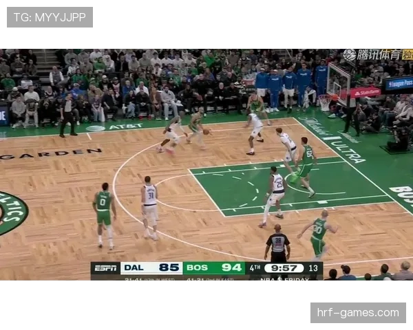 克莱·汤普森三分出手频繁拉开防线提升勇士进攻空间