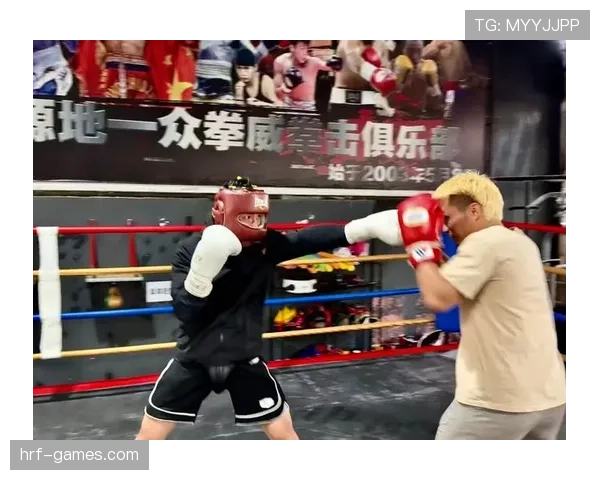 徐灿训练完直接去菜市场砍价，拳台上的狠劲儿全用在讨价还价上了？